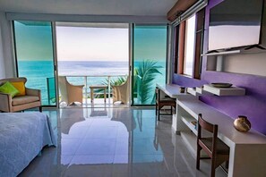 5 عدّة غرف نوم وخزنة داخل الغرفة وواي فاي وملاءات أسرّة