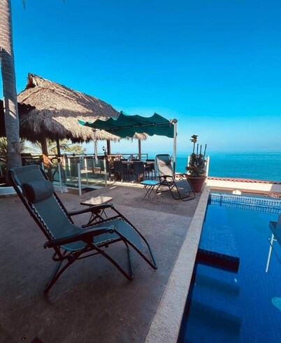 Oceanfront 5BR Up to 16 pax