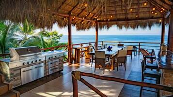 تناول الطعام بالخارج