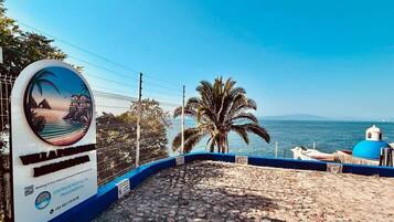 المنطقة المحيطة بالمنشأة