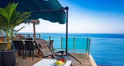 Oceanfront 5BR Up to 16 pax