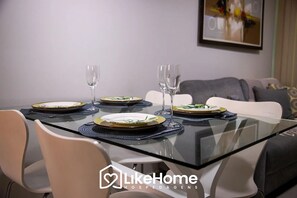 Basic Apartment | Living area