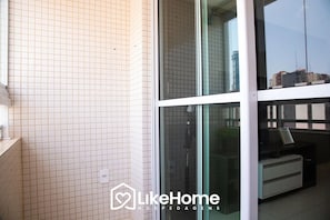 Classic Apartment, City View | Living area