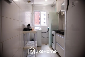 Classic Apartment, City View | Private kitchen