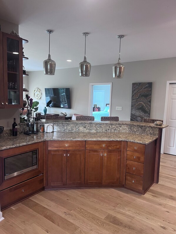 Interior - Fun Family Friendly 4 bd, Near Tybee & Savannah, Pool, Game Room, Sleeps 8. (Wilmington Island)