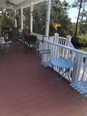 Outdoor dining - Fun Family Friendly 4 bd, Near Tybee & Savannah, Pool, Game Room, Sleeps 8. (Wilmington Island)