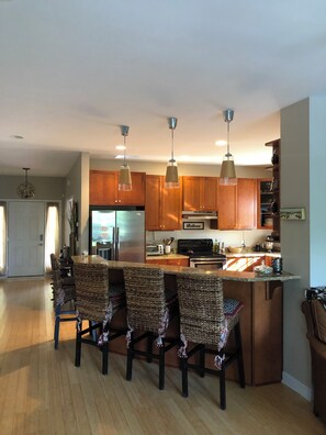 Microwave, oven, stovetop, dishwasher - Fun Family Friendly 4 bd, Near Tybee & Savannah, Pool, Game Room, Sleeps 8. (Wilmington Island)