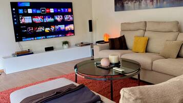 Smart TV, table tennis, stereo