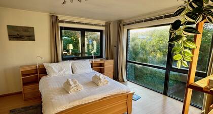 3BR Villa w/ Garden, Ping-Pong, Cinema, Parking