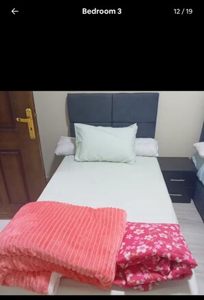 3 chambres, fer et planche à repasser, Wi-Fi, draps fournis