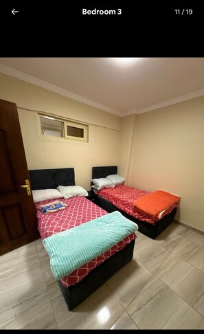 3 bedrooms, iron/ironing board, WiFi, bed sheets