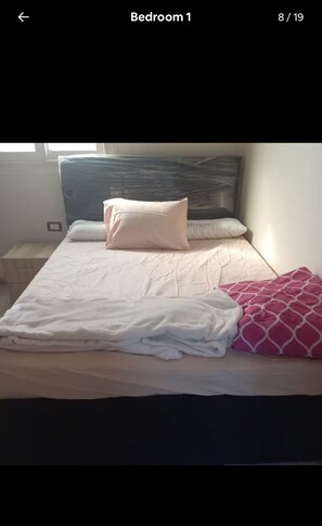 3 habitaciones, tabla de planchar con plancha, wifi y ropa de cama 