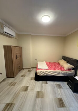 3 bedrooms, iron/ironing board, WiFi, bed sheets - 3-bedroom apartment near downtown, Jame Anwar, VIP Rare find. (Cairo Governorate)