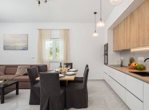 Living room - Contemporary Apartment With Terrace and Spacious Garden - Two Bedroom Apartment With Terrace (Kastela)