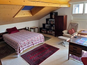 3 makuuhuonetta, silitysrauta/-lauta, Wi-Fi, vuodevaatteet