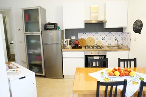 Fridge, microwave, oven, stovetop