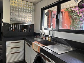 Fridge, microwave, oven, stovetop