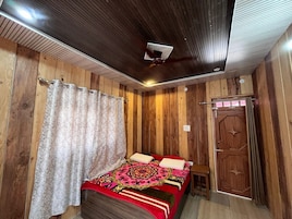 Soundproofing, free WiFi