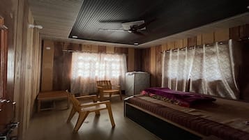 Deluxe-Doppel- oder -Zweibettzimmer, Bergblick | Kostenloses WLAN
