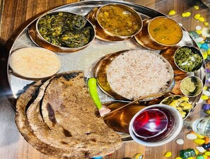 Inbegriffenes einheimisches Frühstück unter der Woche