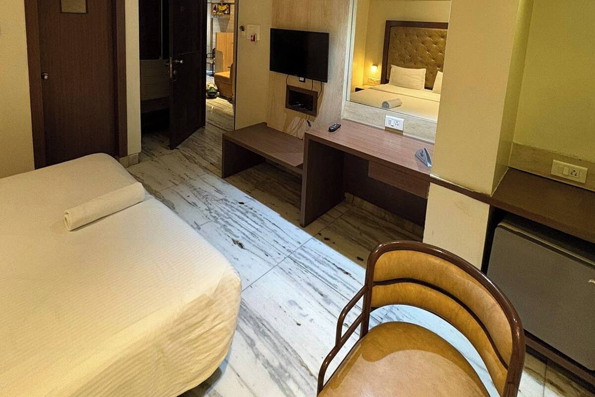 Desk, iron/ironing board, WiFi (free), bed sheets