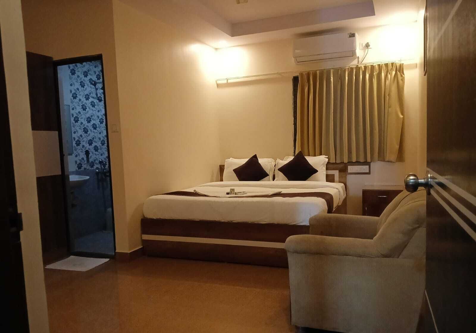 Deluxe Δωμάτιο | Γραφείο, πτυσσόμενα/έξτρα κρεβάτια, δωρεάν Wi-Fi, κλινοσκεπάσματα 