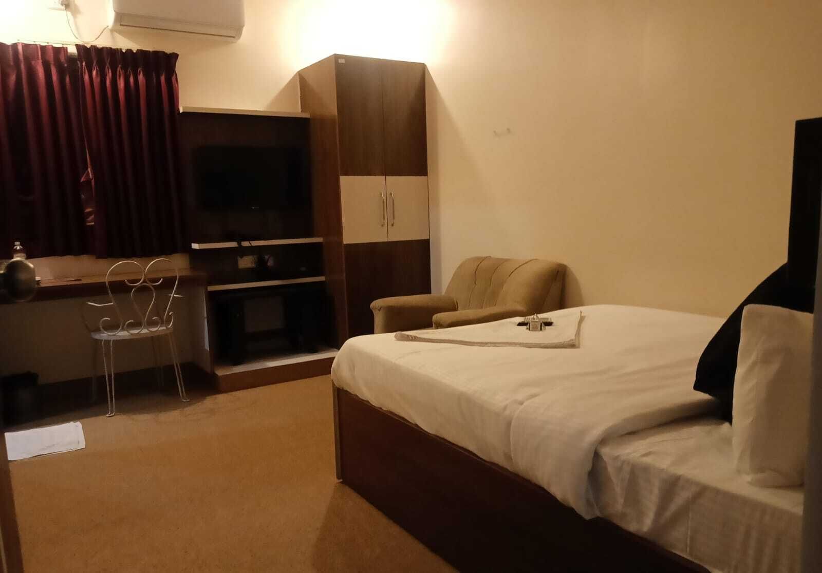 Quarto luxo, ar-condicionado | Escrivaninha, camas extras/dobráveis (sobretaxa), Wi-Fi de cortesia