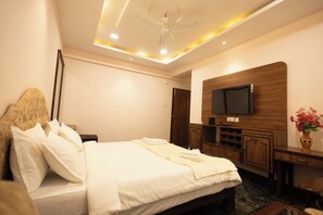 Classic Room | Courtyard view - Green Paradise Hotel And Restaurant (Mahabaleshwar)