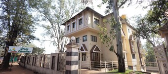 Green Paradise Hotel And Restaurant