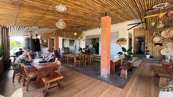 Khu tiếp khách ở sảnh