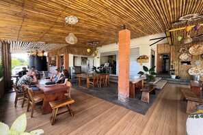 Lobby sitting area - Tre Villas Bali (Kutuh)
