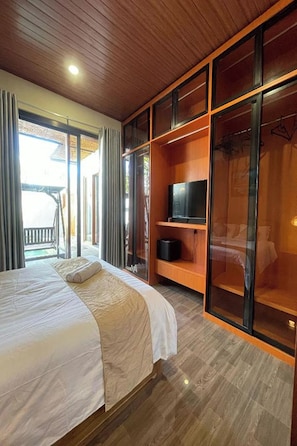 Escritorio, wifi gratis y ropa de cama