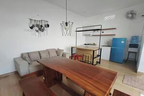 Vila, 2 quartos | Sala de estar | TV de tela plana