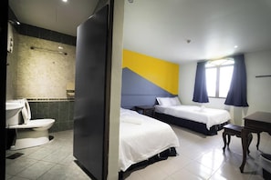 Family Suite | Desk, bed sheets - The Colony By Cactus Hotel Johor Jaya (Johor Bahru)