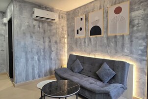 Habitación familiar | Minibar, escritorio, tabla de planchar con plancha y wifi gratis