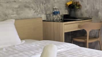 Minibar, escritorio, tabla de planchar con plancha y wifi gratis