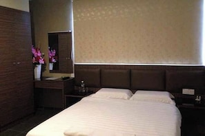 Minibar, desk, iron/ironing board, free WiFi