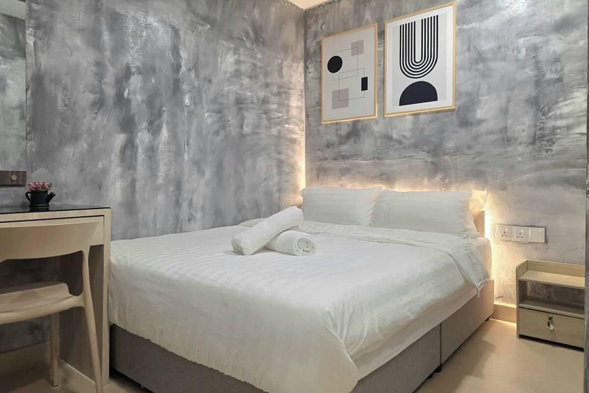 Minibar, una scrivania, ferro/asse da stiro, Wi-Fi gratuito