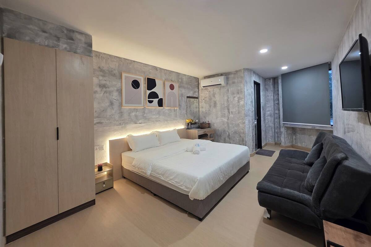 Minibar, una scrivania, ferro/asse da stiro, Wi-Fi gratuito