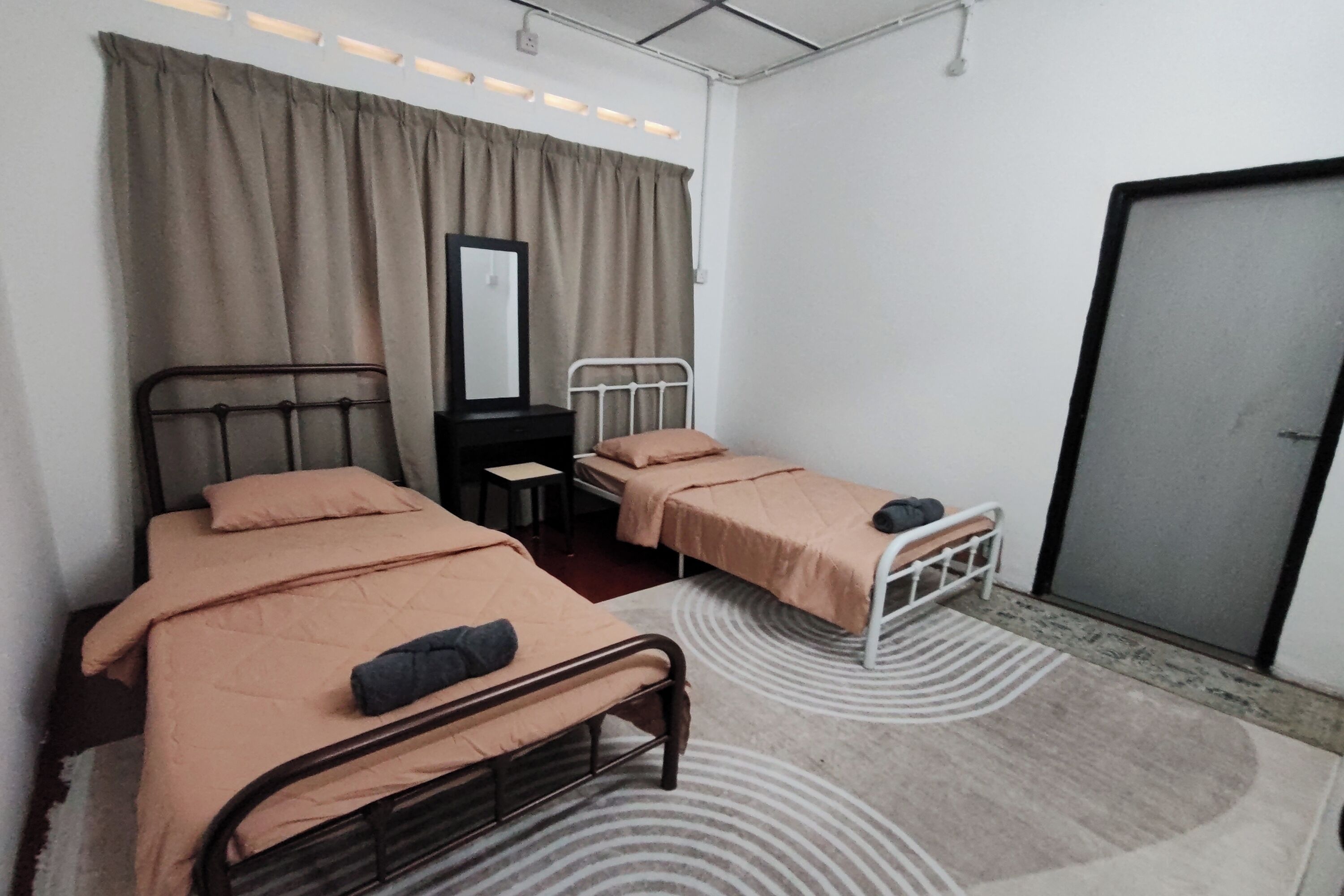 Free WiFi, bed sheets