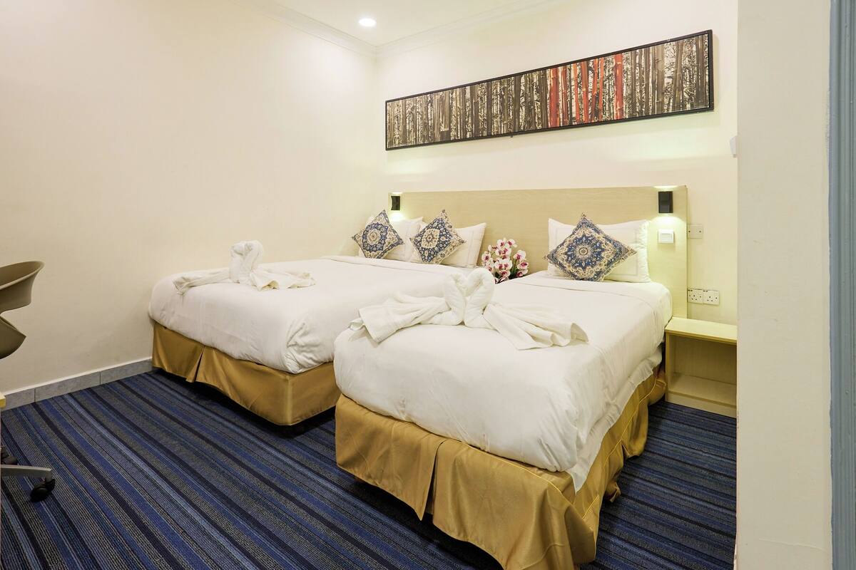 Standard Triple Room | Desk, iron/ironing board, free WiFi, bed sheets