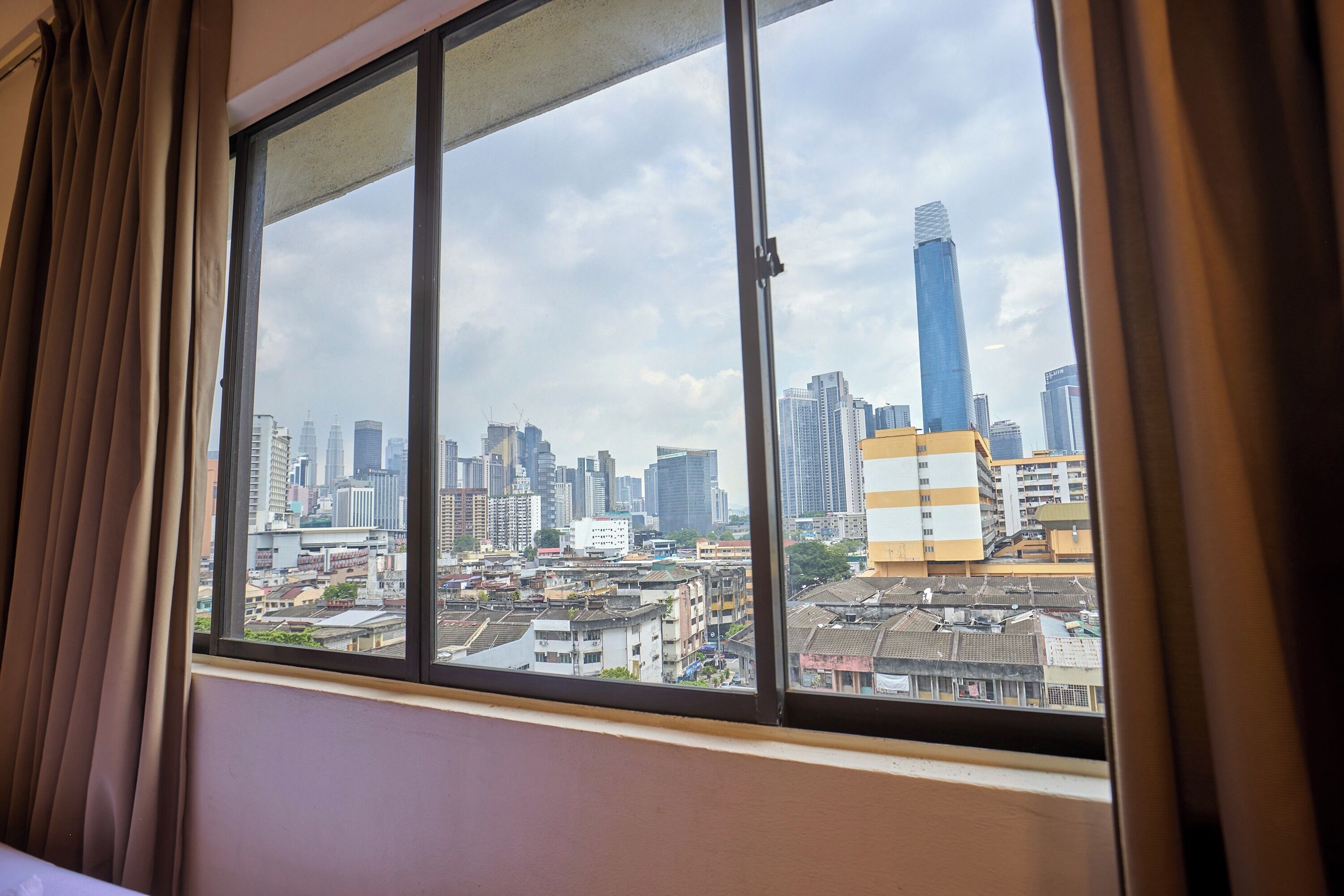 Executive Twin Room | Desk, iron/ironing board, free WiFi, bed sheets