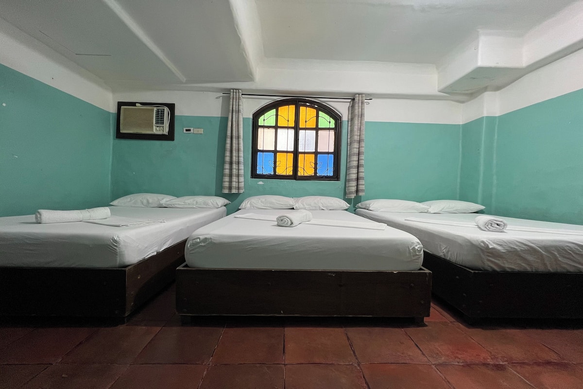 Desk, WiFi (free), bed sheets