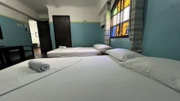 Double Room | Desk, rollaway beds, free WiFi, bed sheets