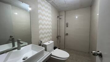 Family Room | Bathroom