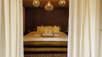Grand Double Room | Desk, free WiFi, bed sheets