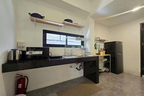 Casa, 3 habitaciones | Cocina privada | Frigorífico y hervidor eléctrico