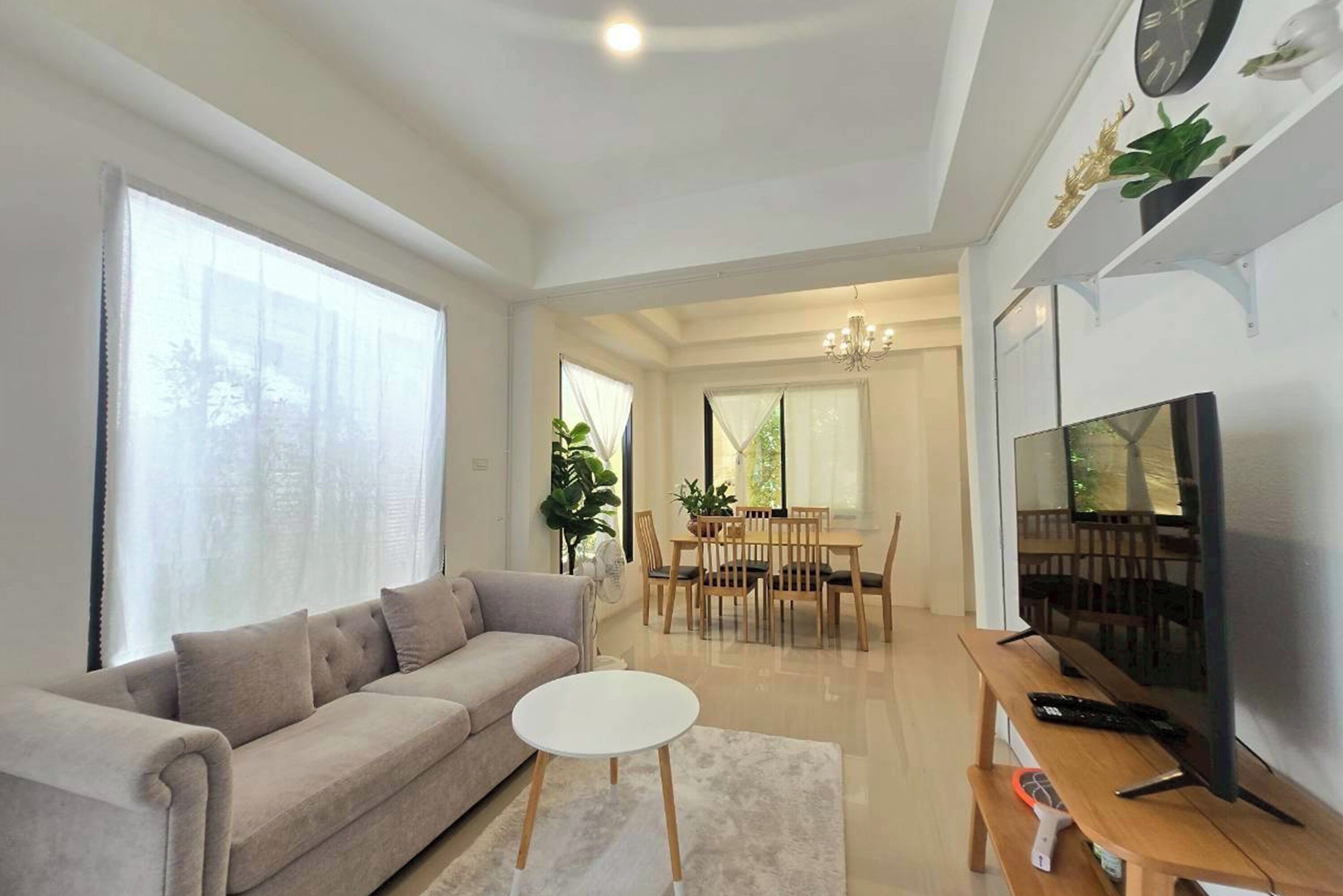 House, 3 Bedrooms | Living area | 32-inch LCD TV with cable channels