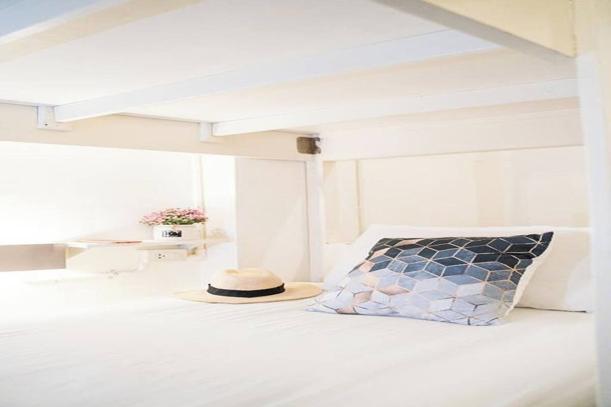 WiFi (free), bed sheets