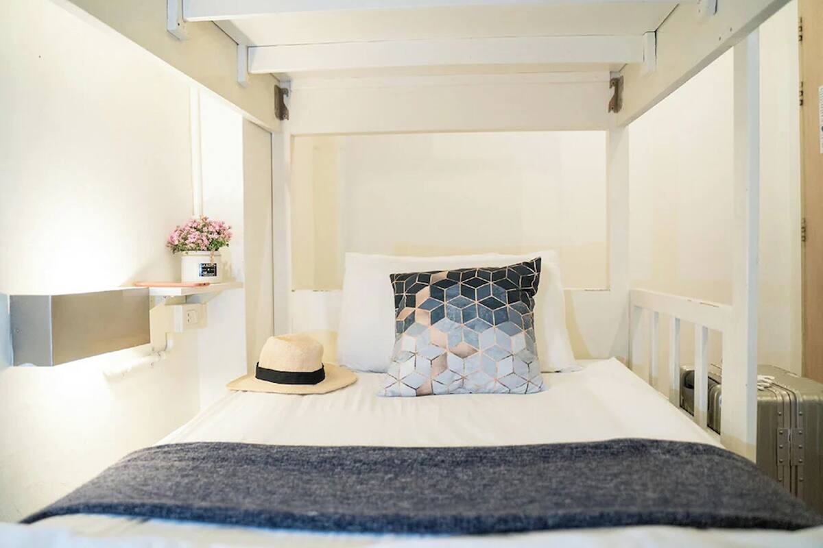Bed in 6-Bed Mixed Dormitory Room (2nd floor) | Free WiFi, bed sheets